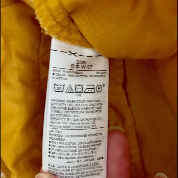 GAP Khaki 5in Short - Picture 5 of 7